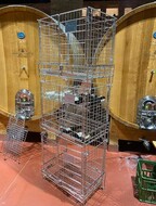 Dr&aacute;těn&yacute; ko&scaron; na v&iacute;no